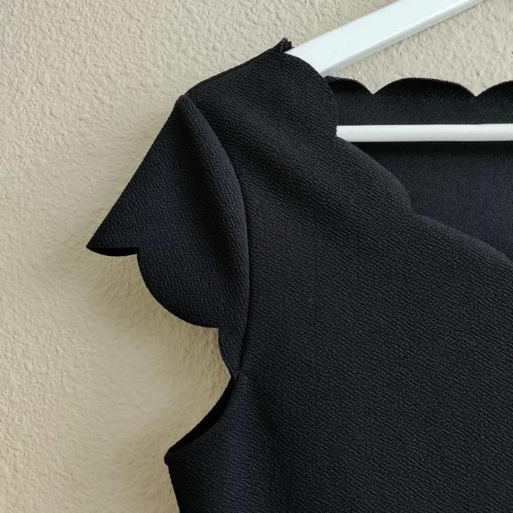 SHEIN Scallop Trim Solid Tee Size L - Picture 4 of 14